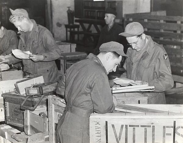 Airmen Packing Wooden Crates During Operation Vittles ?