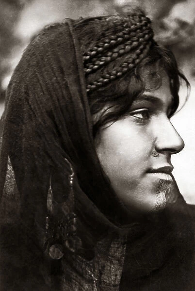 Bedouin woman, Egypt, circa 1910