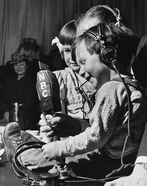 Children broadcasting WWII