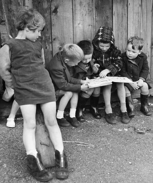 Children with sketchbook on a Balham street, SW London