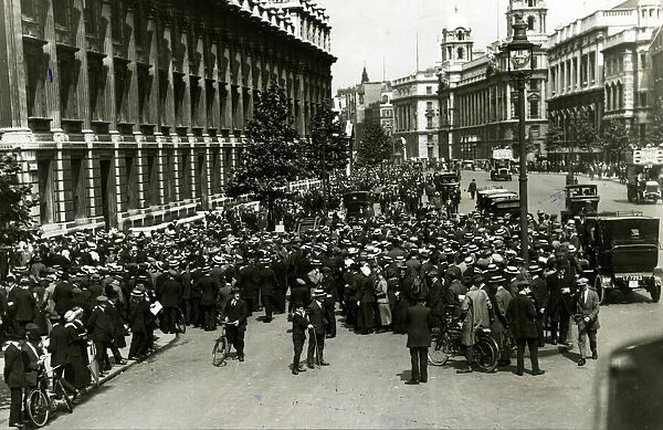 Crowd in Whitehall, near Downing Street, WW1