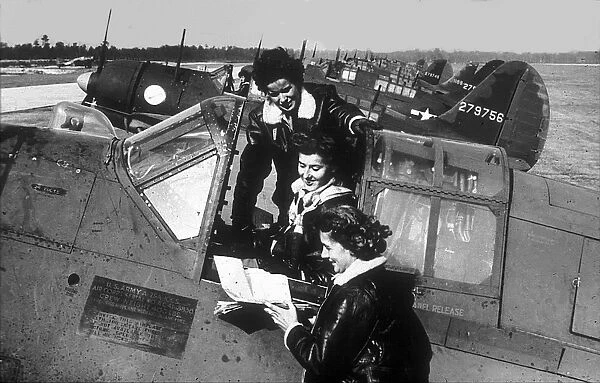 Curtiss A-25A Helldivers flown by US women-ferry-pilots