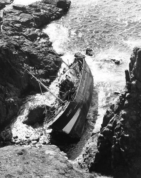 French fishing boat wrecked, Dollar Cove, Lands End