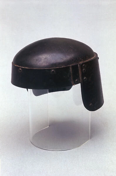 Helmet with protective panel at back, WW1