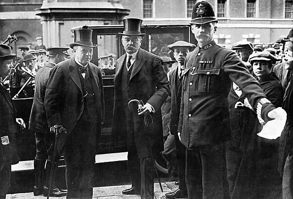 Lord Kitchener and Lord Haldane arriving at the War Office