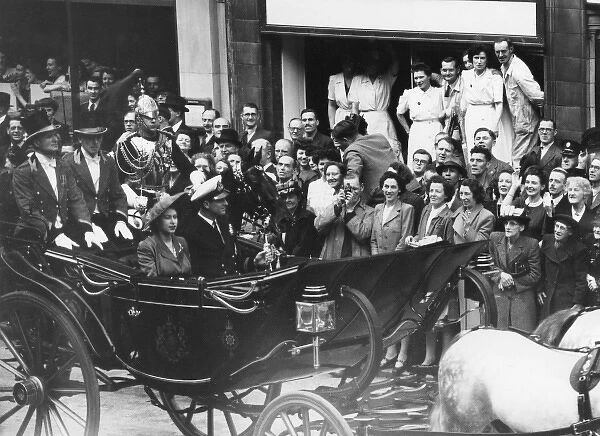 Queen Elizabeth II - on way to Guildhall, 1948