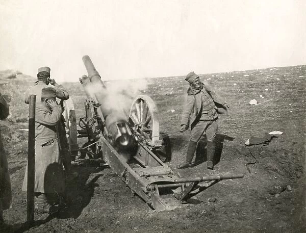 Serbian gunners in action, plain of Kosovo, WW1