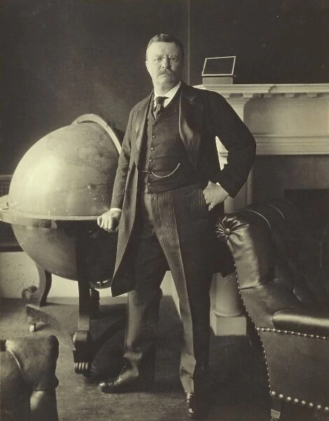 Theodore Roosevelt, full-length portrait, standing beside la