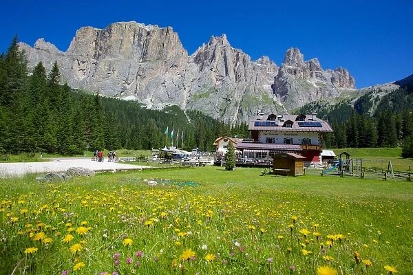 Sella Pass, Trento and Bolzano Provinces, Italian Dolomites, Italy, Europe