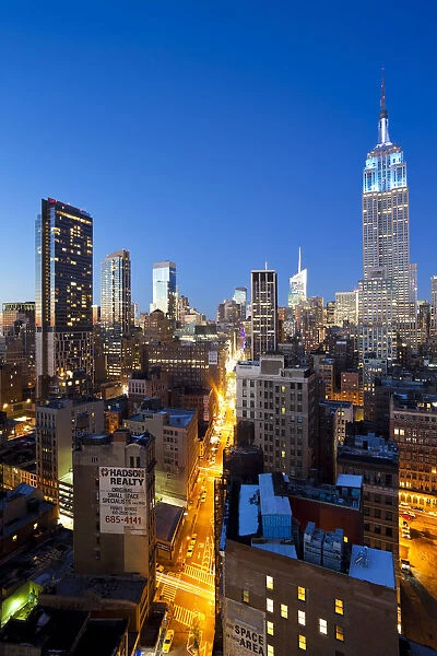 USA, New York, New York City, Manhattan, Midtown Manhattan, elevated dusk view towards