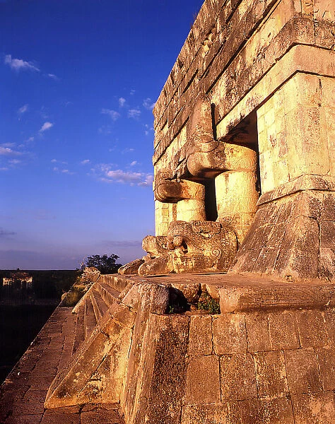 20025276. mexico, yucatan, chichen itza, pyramid detail at sunset