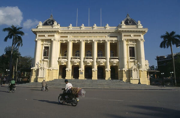 20042743. VIETNAM North Hanoi The Opera House