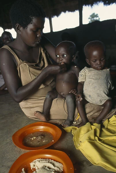 20073639. UGANDA West Nile Sudanese refugee mother