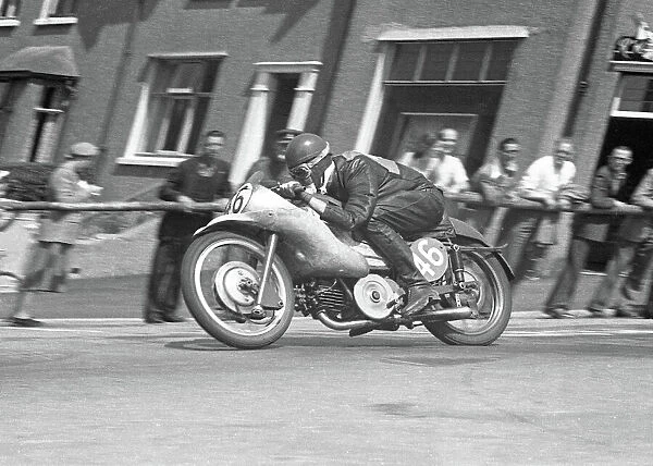 Fergus Anderson on Bray Hill: 1953 Junior TT