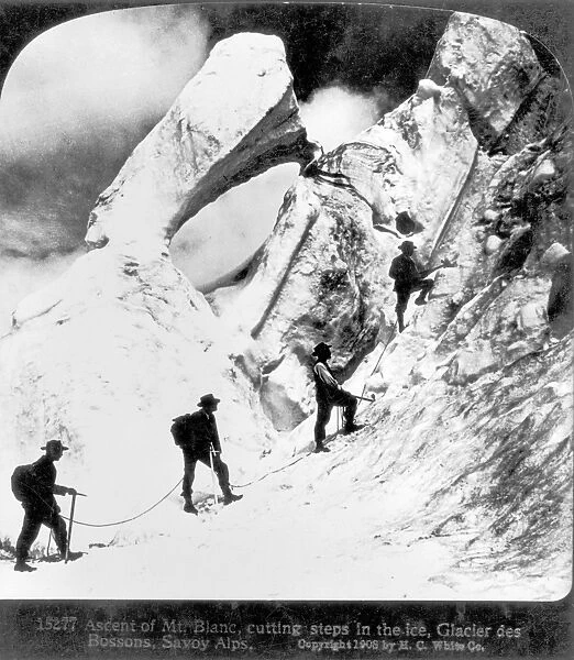 ALPINE MOUNTAINEERING. Ascent of Mont Blanc, cutting steps in the ice. Glacier des Bossons