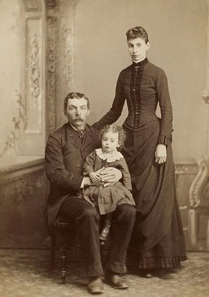 AMERICAN FAMILY, c1885. Original Cabinet photograph, American, c1880-85
