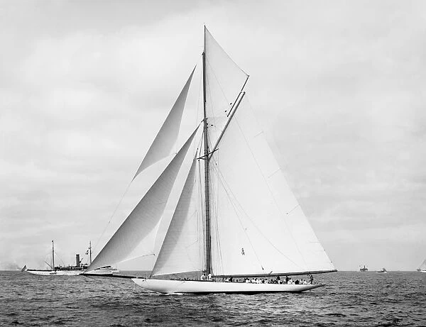 AMERICAs CUP, 1901. The American winner, Columbia, at the start of the eleventh