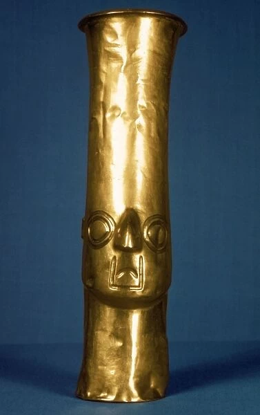 ANDES: GOLD EFFIGY, 1400. Pre-Columbian gold effigy vase. From Chimu, Peru, c1400