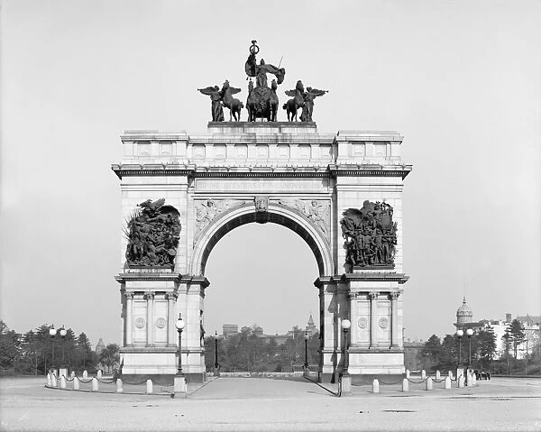 BROOKLYN: GRAND ARMY PLAZA. The Soldiers and Sailors Memorial Arch in Grand Army Plaza