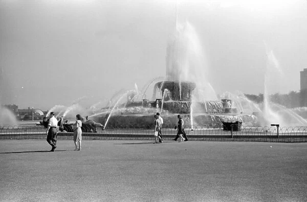 BUCKINGHAM FOUNTAIN, 1941. A view of Buckingham Fountain in Grant Park, Chicago, Illinois