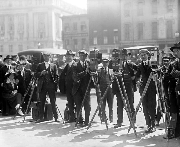 CAMERAMEN, c1920. Group of press photographers set up outside a building in Washington, D