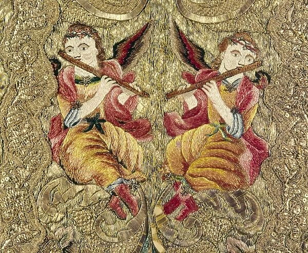 CHASUBLE, 18th CENTURY. Detail of chasuble embroidered with gold tissue and silk thread