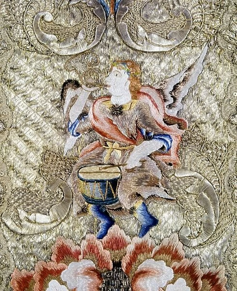 CHASUBLE, 18th CENTURY. Detail of a chasuble embroidered with gold tissue