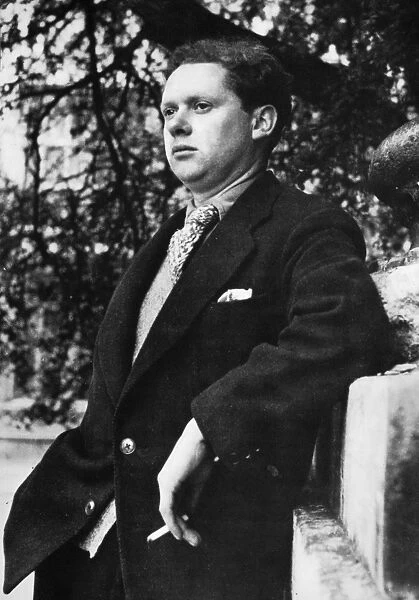 DYLAN THOMAS (1914-1953). Welsh poet. Photographed in 1946