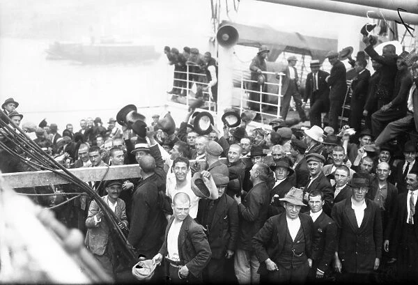 ELLIS ISLAND, c1923. Italian men from the steerage section of the liner Conte
