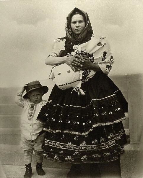 ELLIS ISLAND: WOMEN, c1910. Portrait of a woman and children from Slovakia at Ellis Island