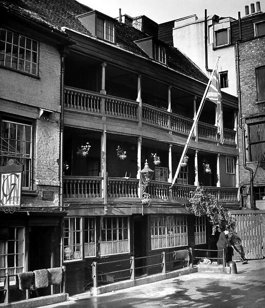 Exterior view of the George Inn, an old pub in Southwark, London, England. Photographed c1950