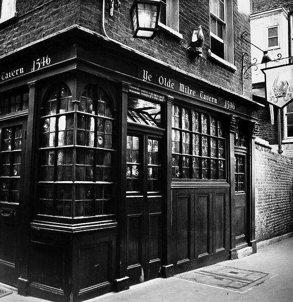 Exterior view of Ye Olde Mitre Tavern in London, England