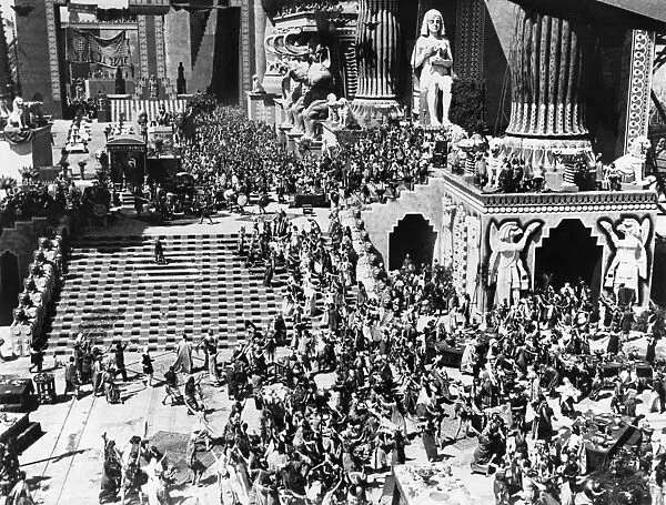 FILM: INTOLERANCE, 1916. Scene from the Babylonian sequence in David Wark Griffith s