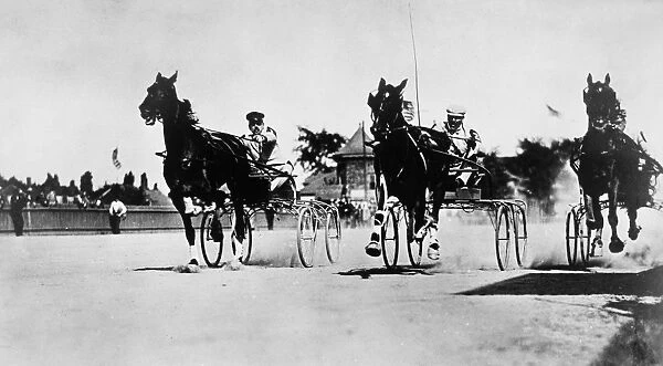 Finish of the Gold Cup Race at Cleveland, Ohio. Photographed by O. V. Greene, August 1904