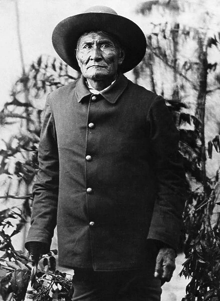 GERONIMO (1829-1909). American Apache leader. Photographed c1905