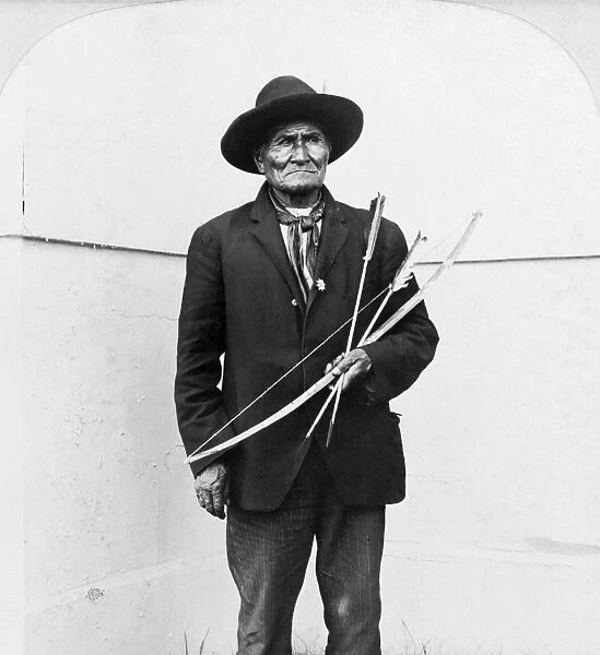 GERONIMO (1829-1909). American Apache leader. Photographed by William Herman Rau at the Worlds Fair in St. Louis, Missouri, 1904