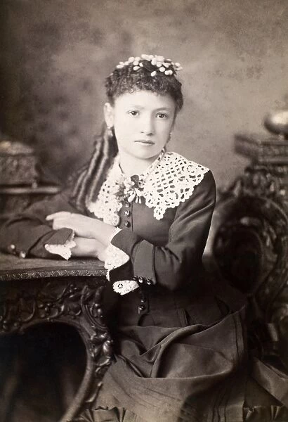 GIRL. American cabinet photograph, late 19th century