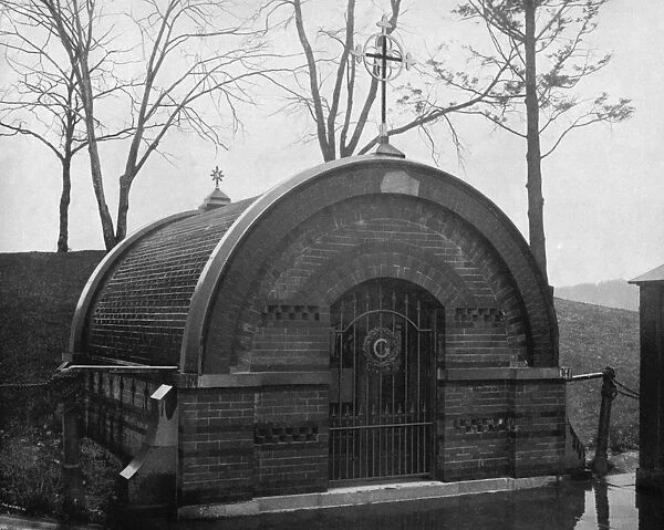GRANTs TOMB, c1890. The temporary tomb of Ulysses S. Grant in Riverside Park in New York City