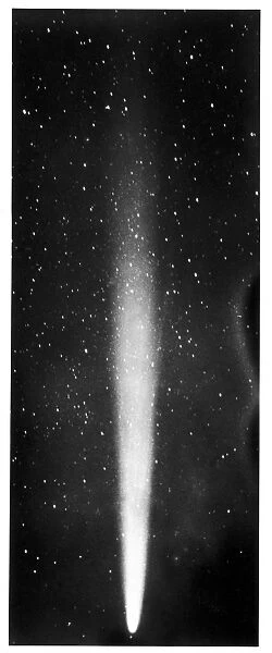 HALLEYs COMET, 1910. Photographed on 15 May 1910 from Honolulu with 10-inch focus
