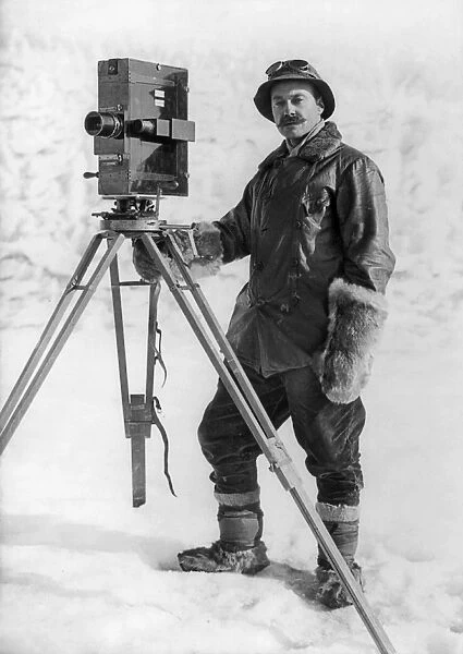 HERBERT PONTING (1870-1935). English photographer and film-maker