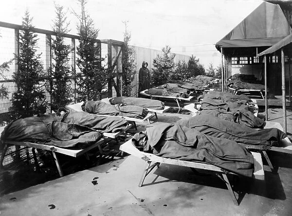 HULL HOUSE: BOYS CLUB. Children wrapped in blankets and lying on cots on the roof