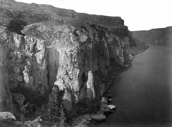 IDAHO: SNAKE RIVER CANYON. Cliffs along the Snake River Canyon in southern Idaho