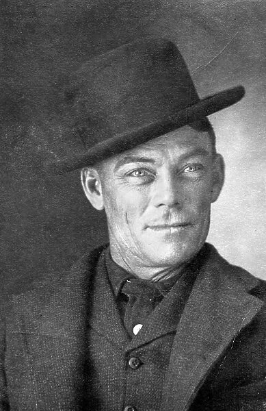 JESSE LINSLEY (b. 1868) Portrait of Jesse Linsley, a member of The Wild Bunch, Butch Cassidys gang of the Wild West. Photograph, c1902