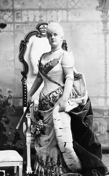LILLIAN RUSSELL (1861-1922). NÔÇÜ e Helen Louise Leonard. American singer and actress. Original cabinet photograph, 1890