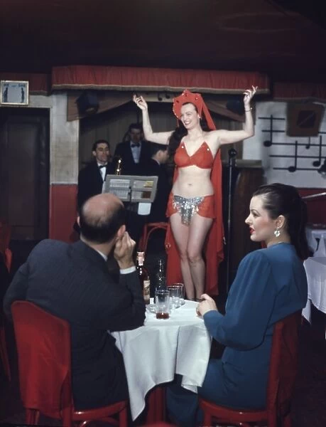 LOIS DE FEE (1912-2012). American burlesque dancer