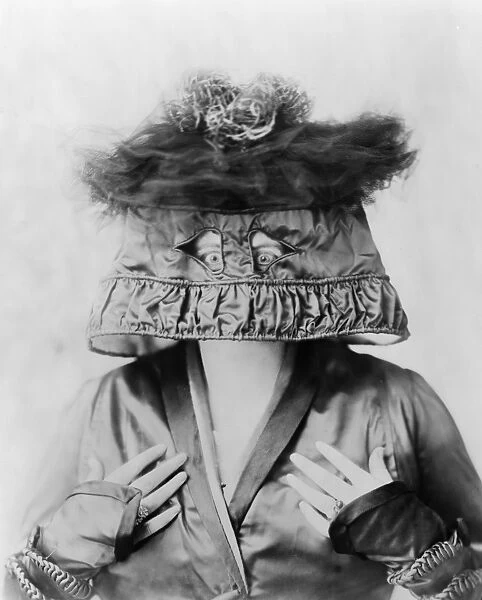 MARIE DRESSLER (1868-1934). Canadian-American actress and comedian. Posing in a lampshade hat