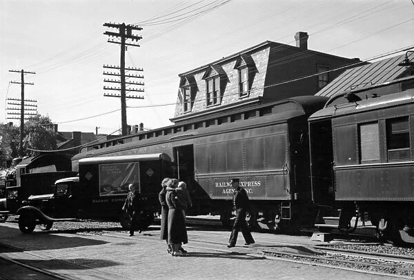 MARYLAND: TRAIN STATION. Passengers arriving at the railroad station in Hagerstown, Maryland