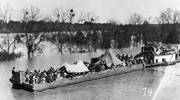 MISSISSIPPI FLOOD, 1927. Refugees from Murphy, Mississippi, on their way to Vicksburg