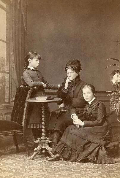 MOTHER AND DAUGHTERS. Original cabinet photograph, Heidelberg, Germany, c1890