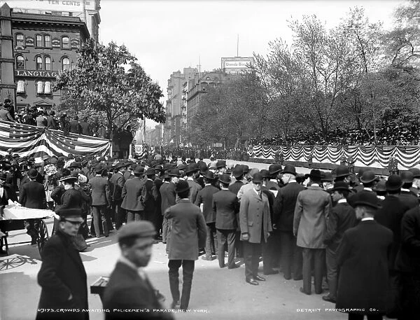 NEW YORK: PARADE, c1905. Crowds awaiting a policemens parade in New York City
